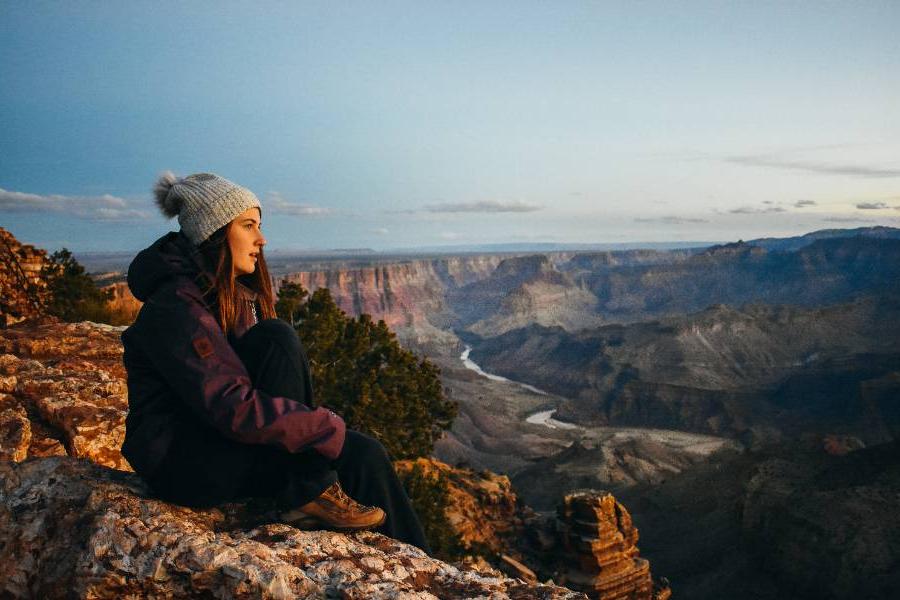 student overlooking grand canyon